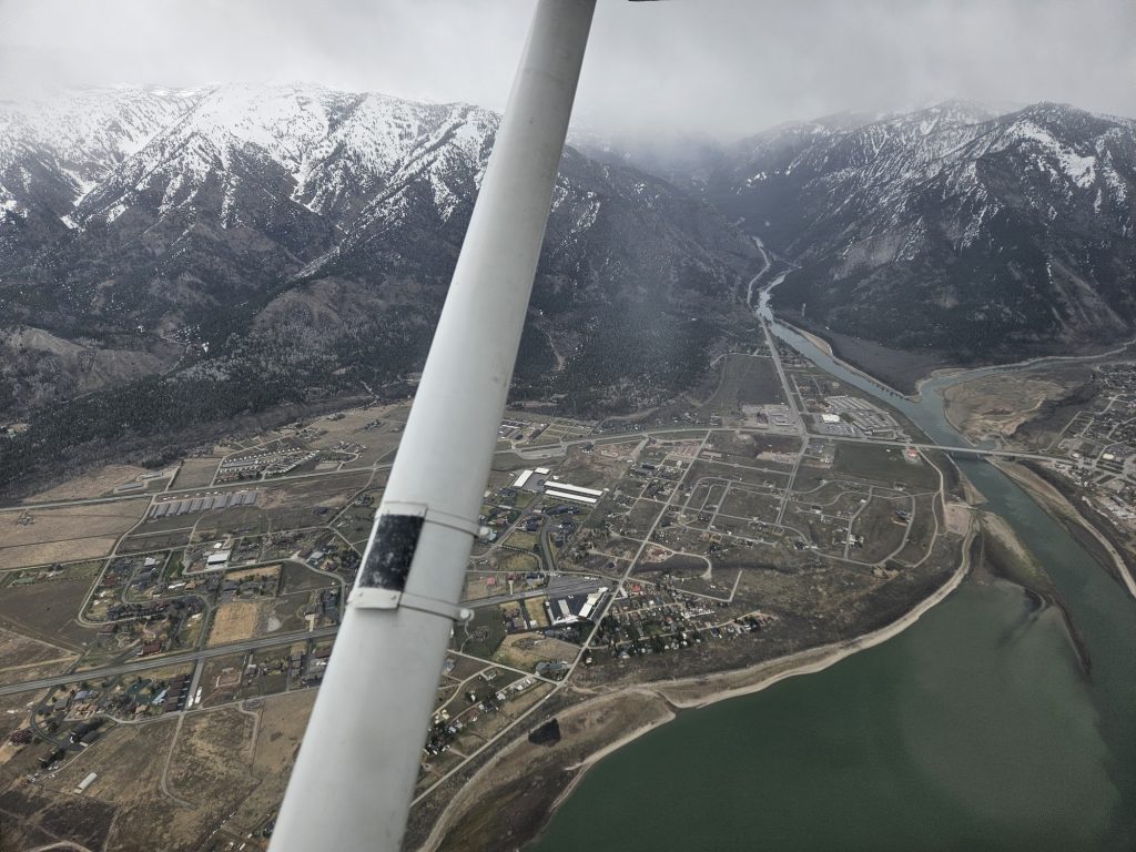 Aerial view of Utah mountains and canyons from an Axiom Aviation Cessna – Best Flight Schools in Utah