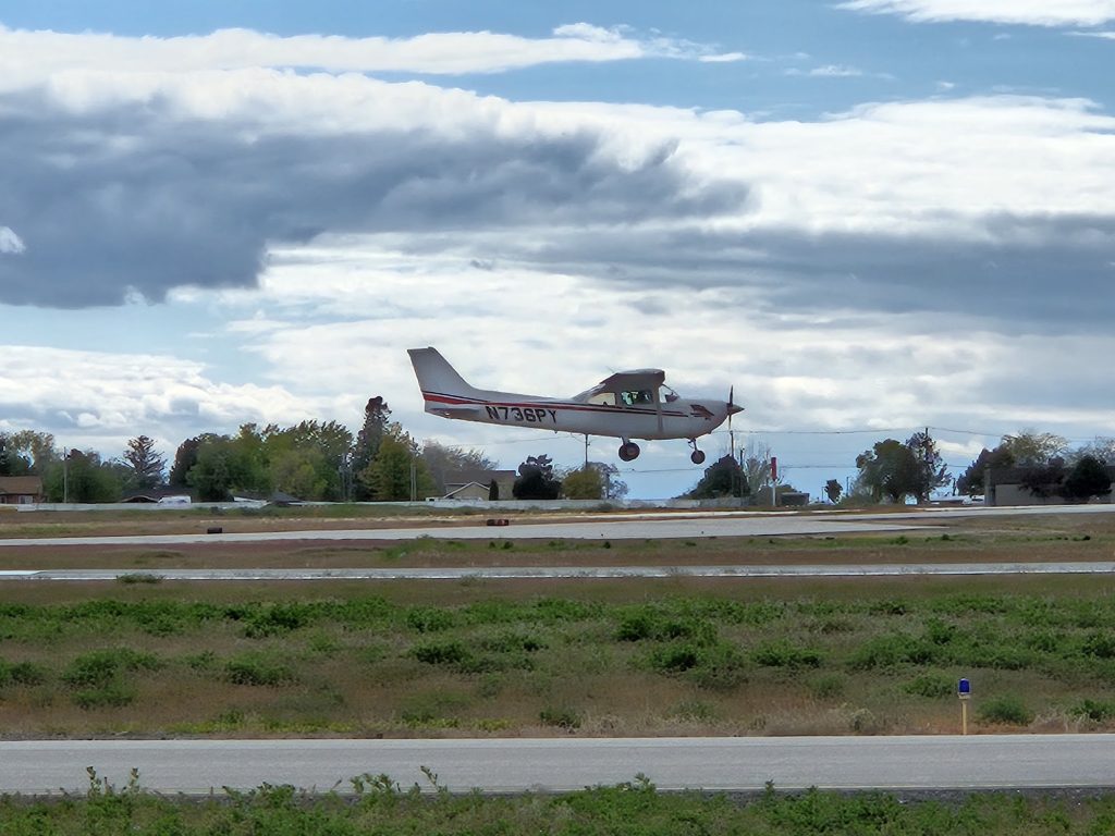 Axiom Aviation Cessna in flight – Best Student Pilot Supplies