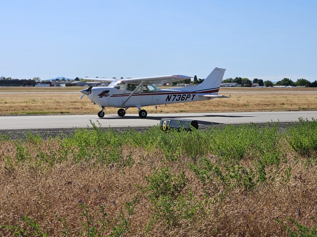 Axiom Aviation Cessna on the runway – Accelerated Commercial Pilot Course