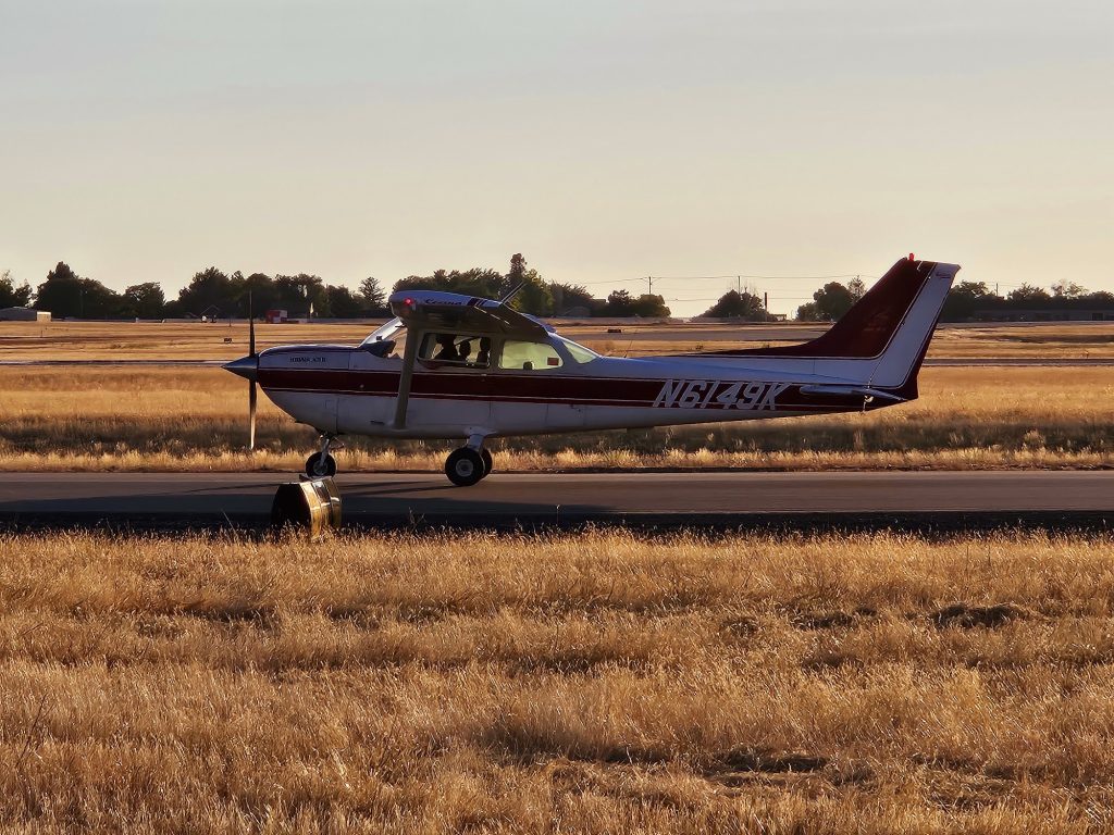 Axiom Aviation Cessna on the runway – Best Training Aircraft for Student Pilots