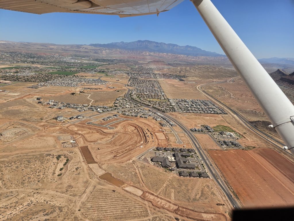 Aerial view of Utah mountains and canyons from an Axiom Aviation Cessna – Best Flight Schools in Utah
