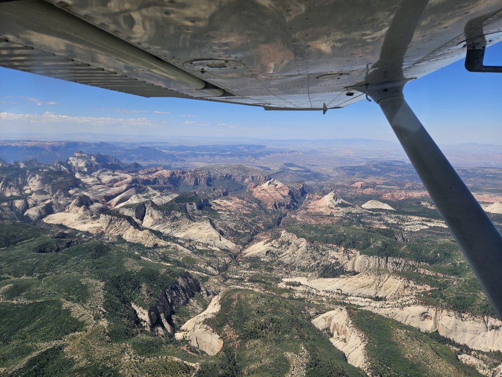 Aerial view of Utah mountains and canyons from an Axiom Aviation Cessna – Cessna 172 Specs