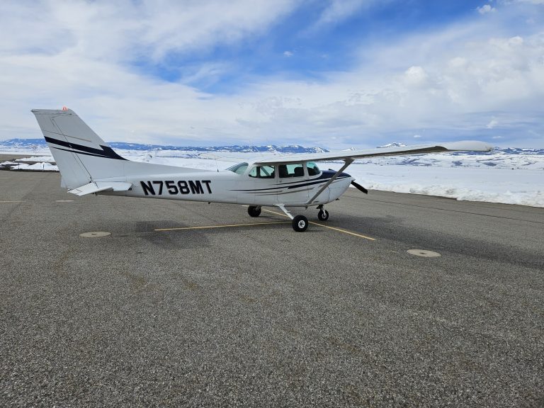 Axiom Aviation Cessna training aircraft on the ramp – How to Log Flight Hours Correctly