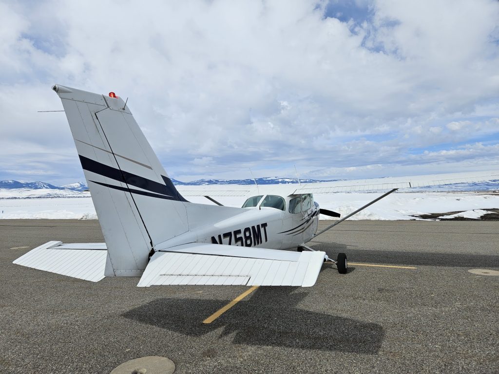 Axiom Aviation Cessna training aircraft on the ramp – How Many Hours for ATP? FAA Rules Explained