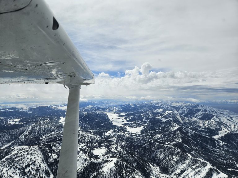 Aerial view of snow-covered Utah mountains from an Axiom Aviation training aircraft – Piper Archer Specs